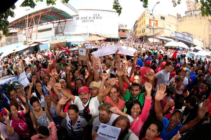 Ensaio eleitoral na unidade educativa José de Jesús Ochoa, em Petare