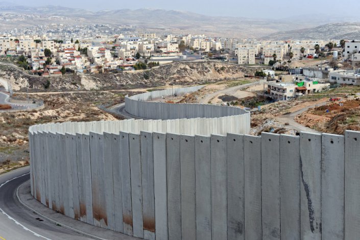 O apartheid israelita plasmado no muro (Margem Ocidental ocupada)