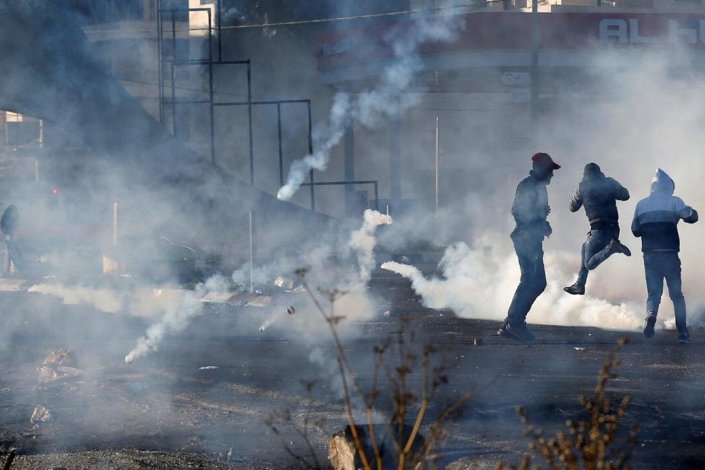 Protestos dos palestinianos contra a decisão dos EUA de reconhecer Jerusalém como capital de Israel voltaram a ser fortemente reprimidos