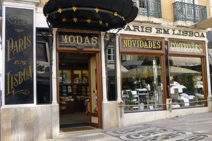 A loja de confecções Paris em Lisboa está na Rua Garrett desde 1888
