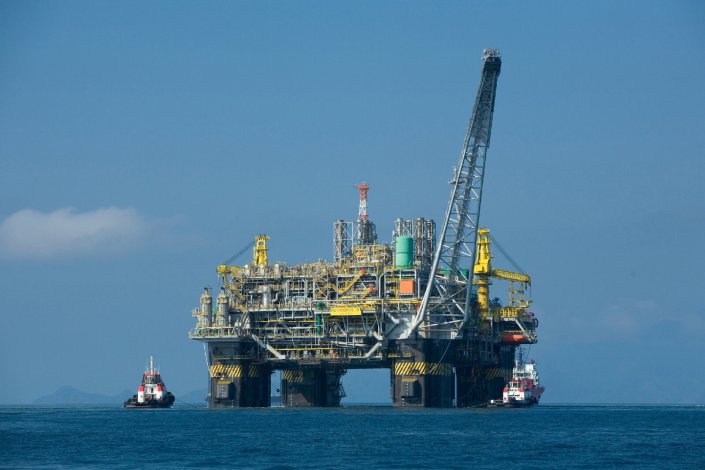 Plataforma marítima de prospecção de petróleo em offshore. Foto de arquivo.