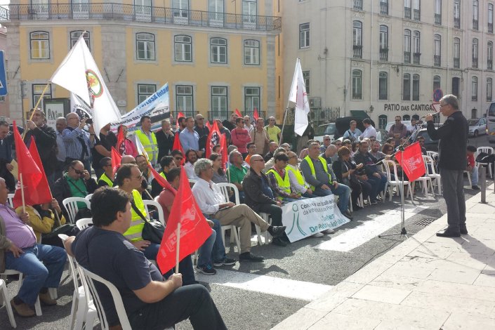 Os trabalhadores dos transportes exigem medidas para desbloquear a contratação colectiva nas empresas do sector empresarial do Estado
