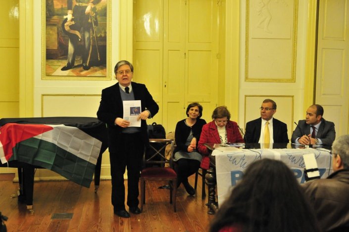 No Porto, destacou-se que «cabe ao povo palestiniano o fundamental da luta pelos seus direitos», mas nem por isso «deve ser subestimado o contributo da solidariedade e da cooperação internacionai»