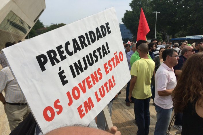 Trabalhadores manifestam-se contra a precariedade
