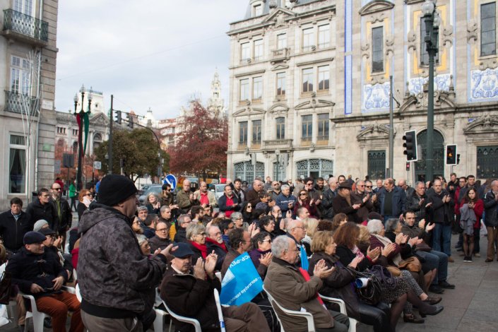 A população não aceita uma descaracterização da Estação de São Bento e defende que ela deve permanecer ao serviço dos utentes