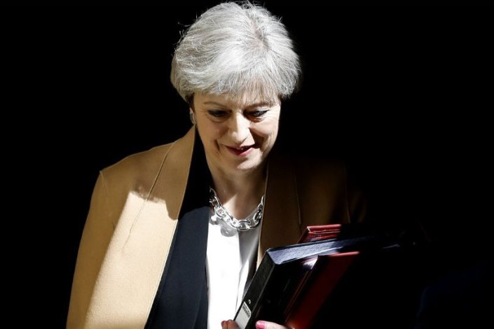 Theresa May tem a possibilidade de formar governo mas, após as eleições de ontem, mas o cenário é bem mais complexo
