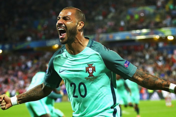 Ricardo Quaresma a celebrar o golo marcado nos últimos minutos do prolongamento da partida