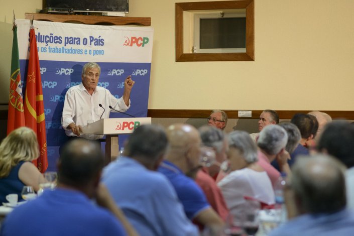 Jerónimo de Sousa realça a batalha travada há um ano pelo PCP para inverter o rumo de empobrecimento e exploração