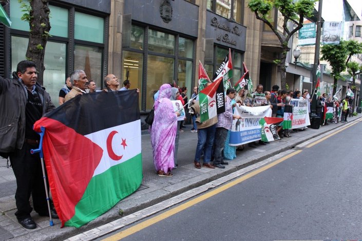 Mobilização em Bilbau (País Basco) exigindo a libertação dos presos políticos saarauís e a autodeterminação para o Saara Ocidental