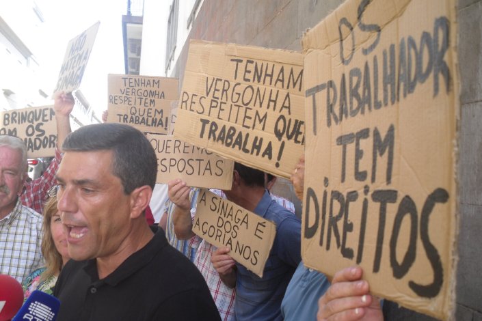 Concentração dos trabalhadores da SINAGA em defesa dos seus postos de trabalho