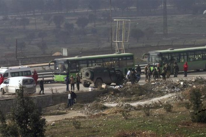 Autocarros do Governo sírio evacuam pessoas de Alepo Oriental (Síria, 16 de Dezembro de 2016)