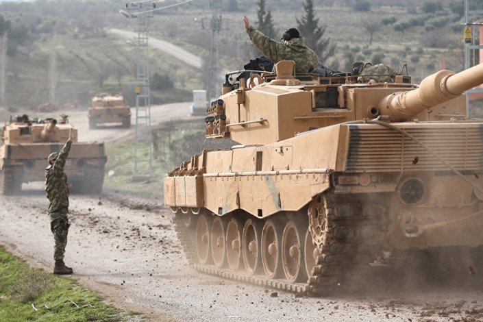 Tropas turcas mobilizadas no contexto da operação «Ramo de Oliveira», contra os curdos na região de Afrin (extremo Noroeste da província síria de Alepo)
