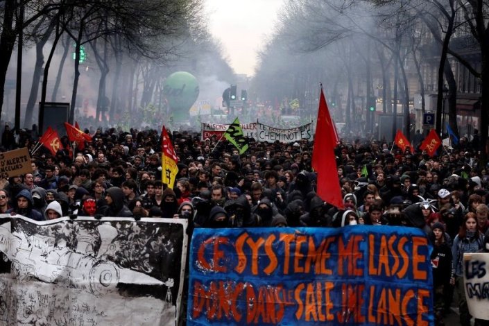 Manifestação de apoio à greve dos ferroviários da SNCF em Paris, França, a 3 de Abril de 2018