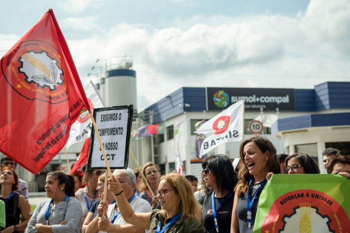 Trabalhadores da empresa Sumol+Compal manifestam-se junto às instalações da empresa em defesa da negociação do caderno reivindicativo, Pombal, 29 de Agosto de 2017
