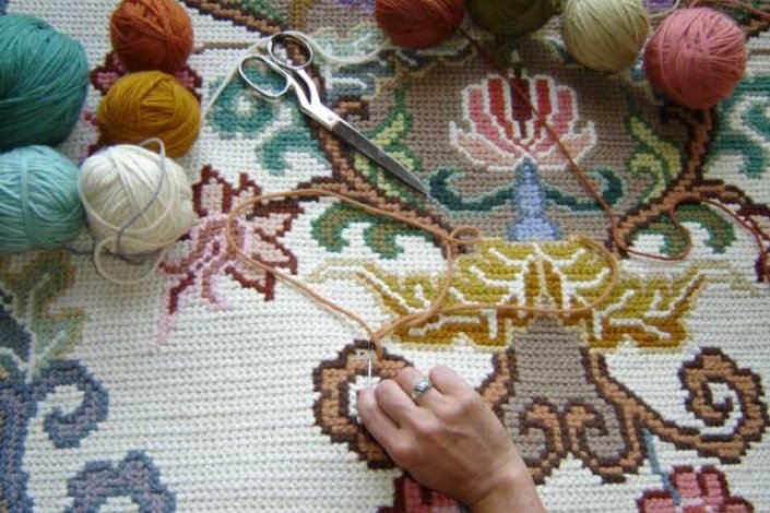 Autênticas obras de arte, os tapetes de Arraiolos ligam gerações