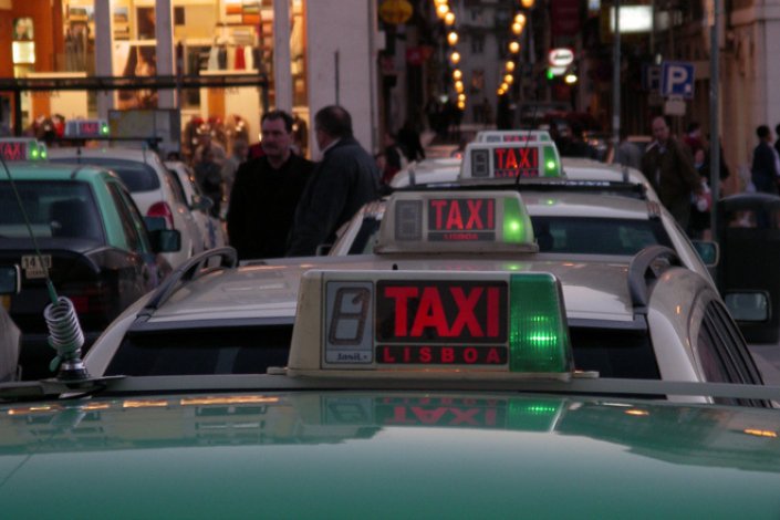 Taxistas consideram que os serviços da Uber são desleais e ilegais