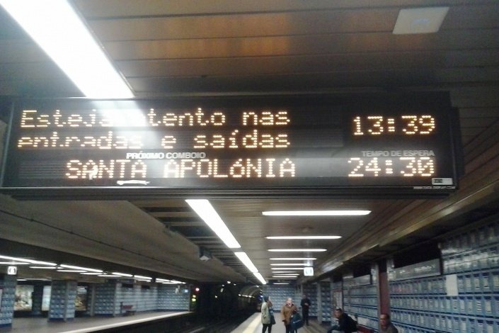 Uma das consequências das perturbações na ciculação do Metro de Lisboa é o aumento dos intervalos entre os comboios Créditos