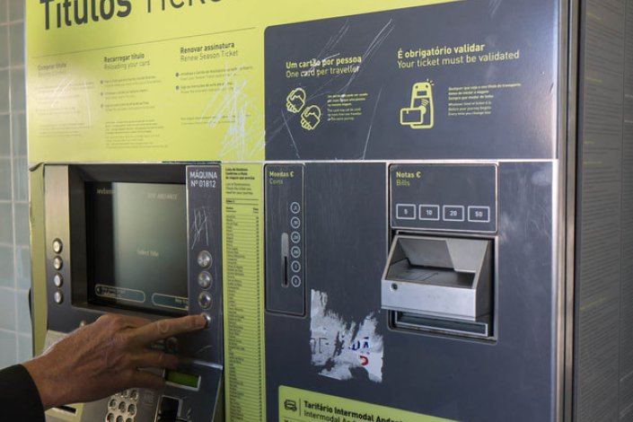 A maior parte das máquinas espalhadas pelas estações não tem títulos para vender