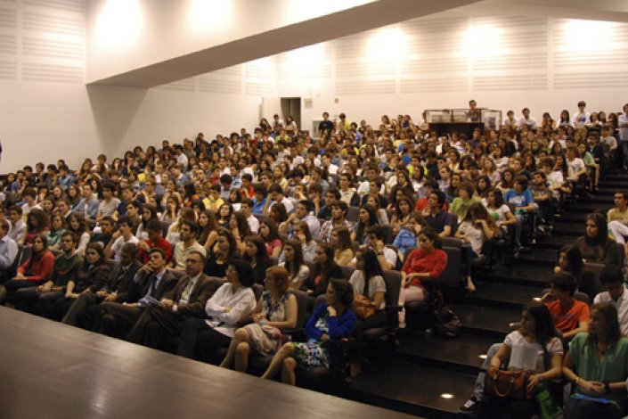 Foi solicitado ao Governo a passagem da Universidade Nova de Lisboa a Fundação de direito privado