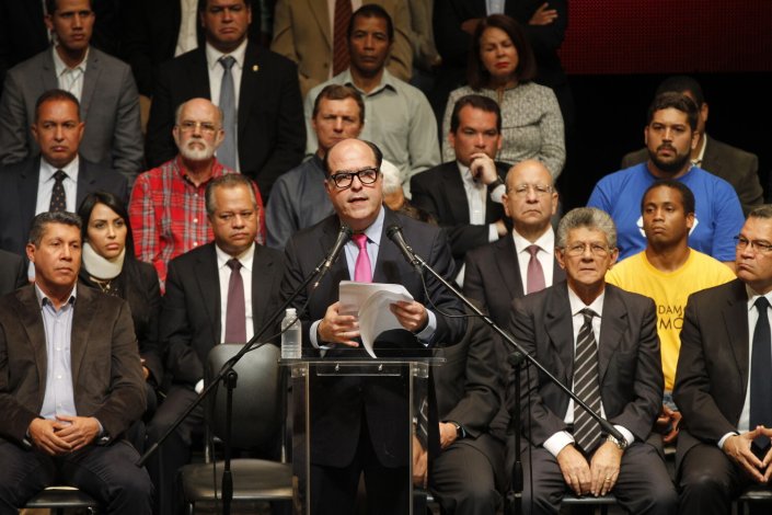 A 3 de Julho, os partidos da MUD, que têm promovido a violência, a desestabilização e a ingerência na Venezuela, convocaram um plebiscito para pôr em causa o poder legítimo de Maduro