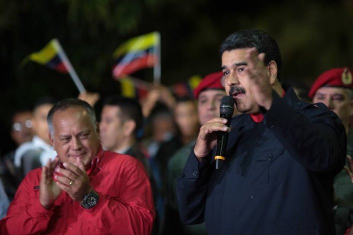 Nicolás Maduro proclamou a vitória do chavismo nas eleições que ontem se realizaram na Venezuela, em ambiente de paz e civismo