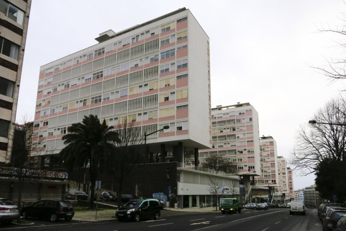 O PCP defende que as políticas municipais de habitação podem criar condições que permitam fixar população residente e atrair alguns dos que nos últimos anos saíram de Lisboa por falta dessas condições